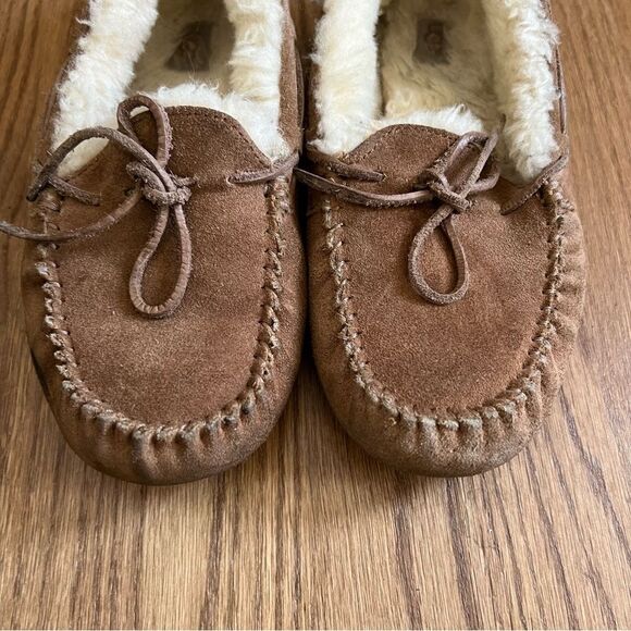 UGG Moccasin Slippers Tan Suede Sz 7 - Picture 3 of 7